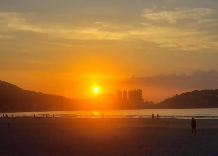 Apartamento Amplo e Belíssimo! - 3 quadras do mar! Guarujá